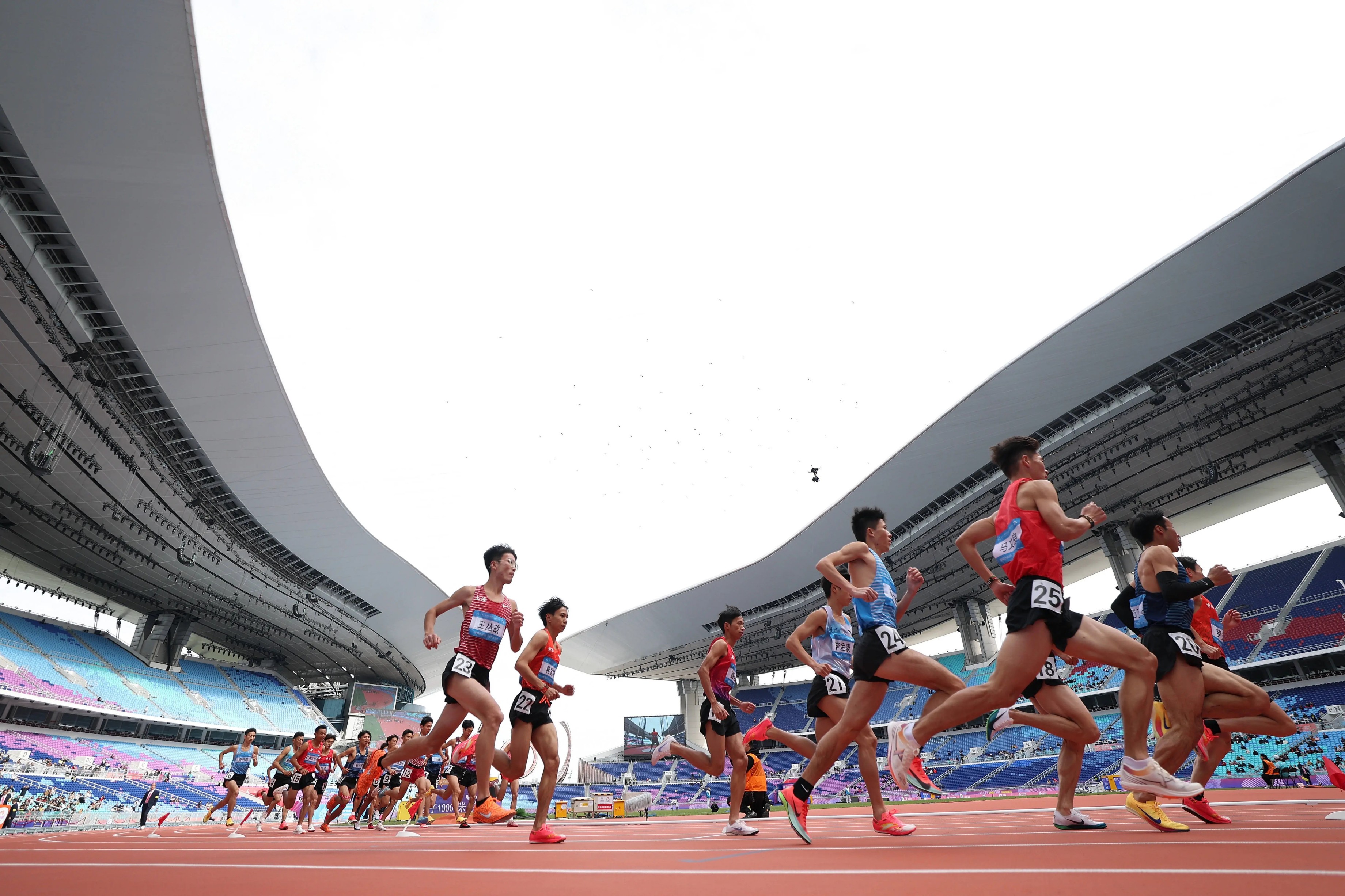 向佐卖惨文案引争议，网友猜测他和郭碧婷闹婚变，为孩子委曲求全